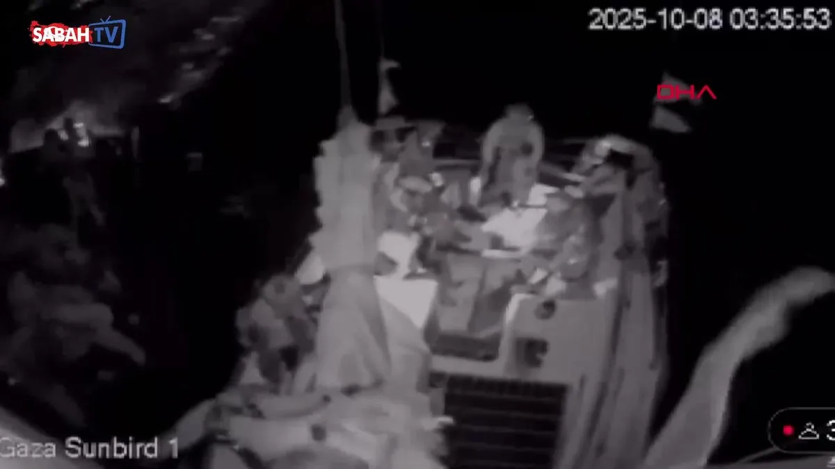 İsrail, Özgürlük Filosu’na müdahale etti! Saldırı anları kamerada | Video videosunu izle