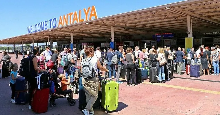 Rus turistler uçuş sınırlamasına rağmen Türkiye’de tatil yapmaya kararlı