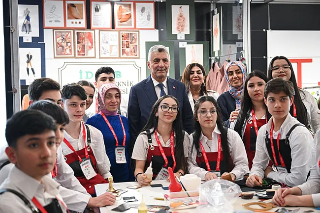 bakan-bolat-tek-kaynaga-bagimli-kalmadik-1774647040325.jpeg Bakan Bolat: “Tek kaynağa bağımlı kalmadık”