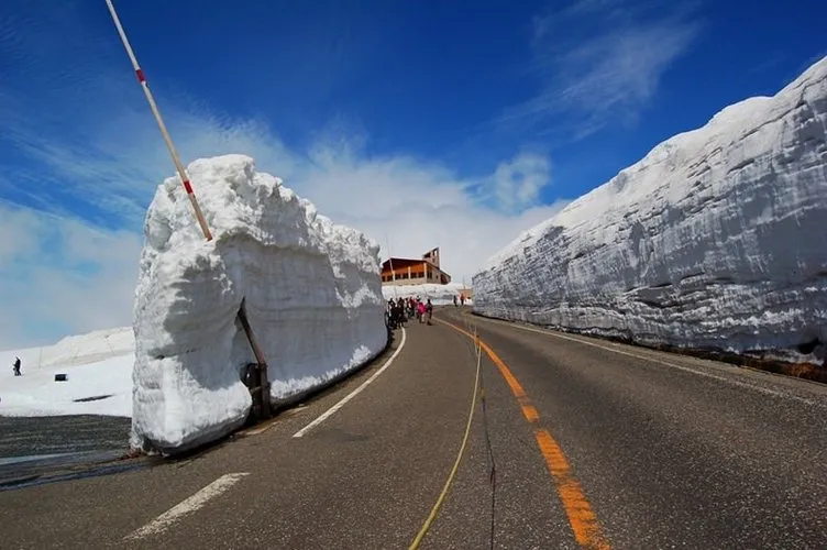 15 metre kar yağdı yollar kapanmadı!