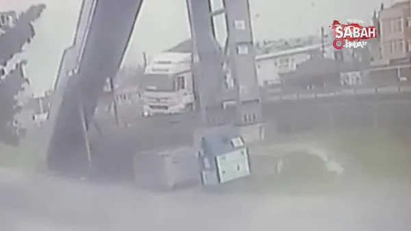 Tır şoförünün feci şekilde can verdiği korkunç kaza kamerada | Video