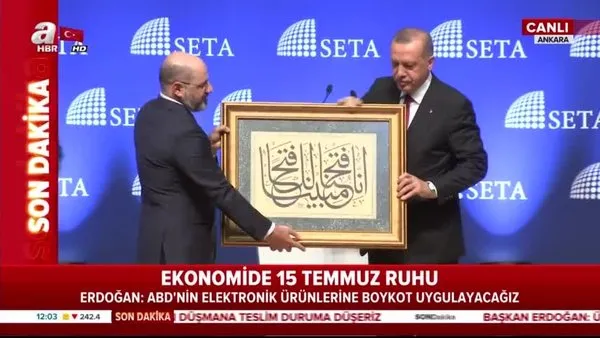 SETA Başkanı ve Turkuvaz Medya Yönetim Kurulu Başkan Vekili Dr. Serhat Albayrak, Cumhurbaşkanı Erdoğan'a anlamlı bir hediye takdim etti
