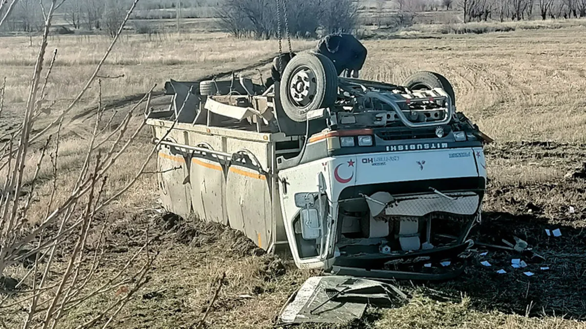 Isparta'da kamyon takla attı: 1 yaralı