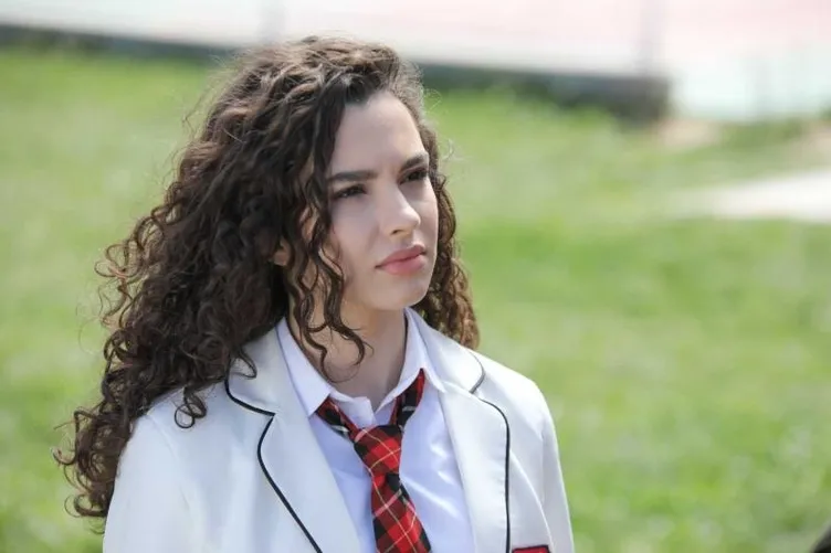 Bir Gece Masalı’nın Canfeza’sı Su Burcu Yazı Coşkun 20’sine girdi! Doğum günü pozları beğeni yağmuruna tutuldu