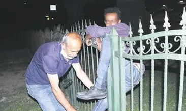 Demir parmaklıklara sıkıştı