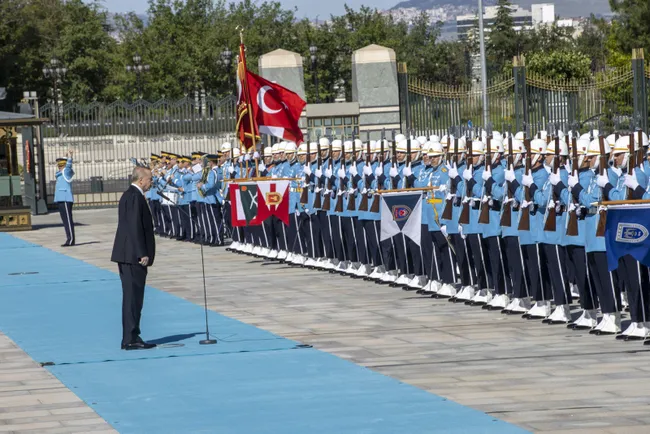 son-dakika-italya-basbakani-mario-draghi-ankarada-baskan-erdogan-resmi-torenle-karsiliyor-1657032482906.jpg