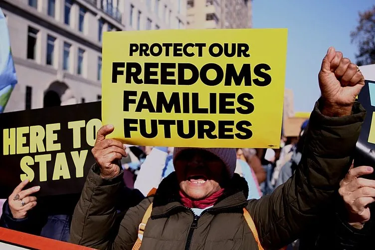 Trump koltuğa oturmadan isyan çanları çaldı: Demokratlar yönetime meydan okuyor! İç karışıklık yolda