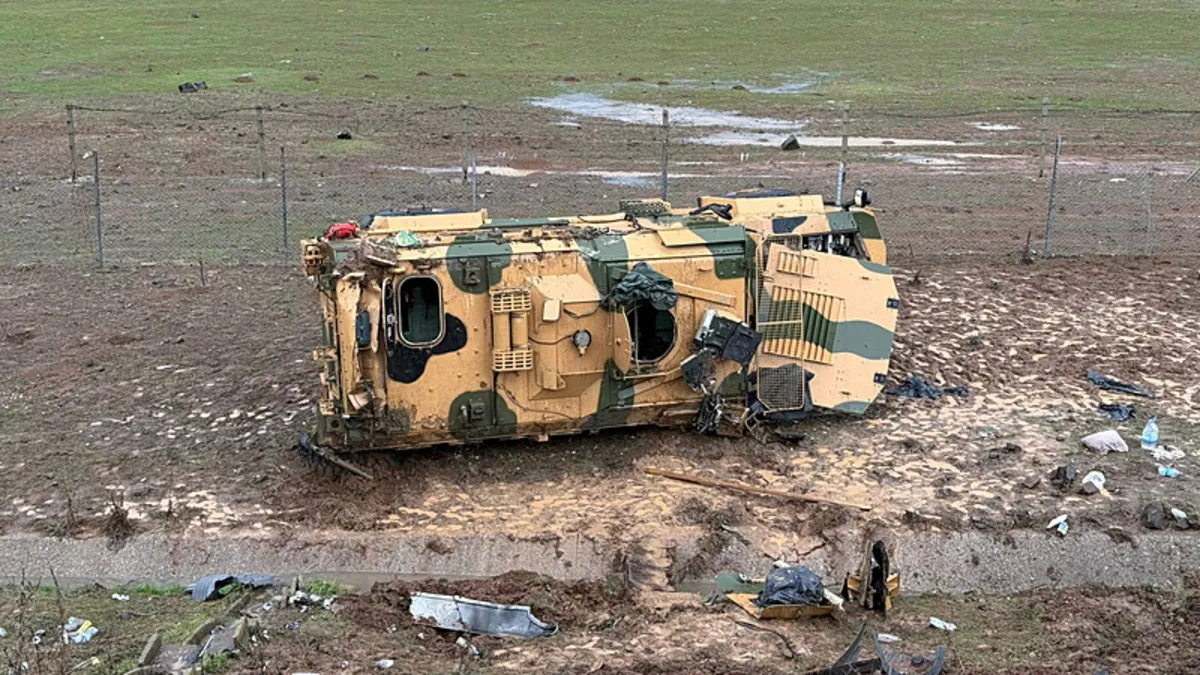 Gaziantep'te askeri araç şarampole devrildi: 10 asker yaralandı