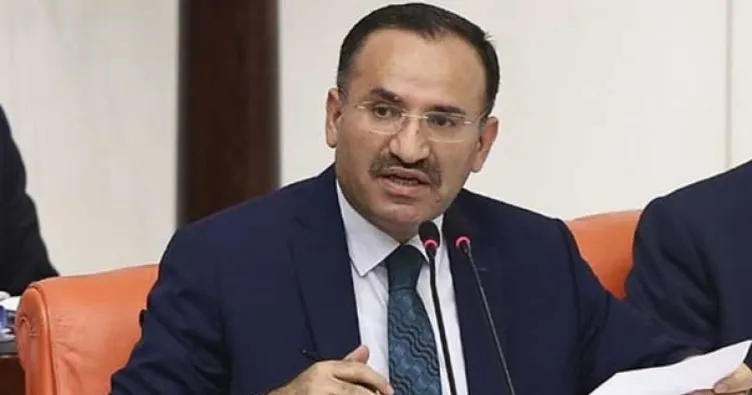 O pankarta Bozdağ’dan sert tepki