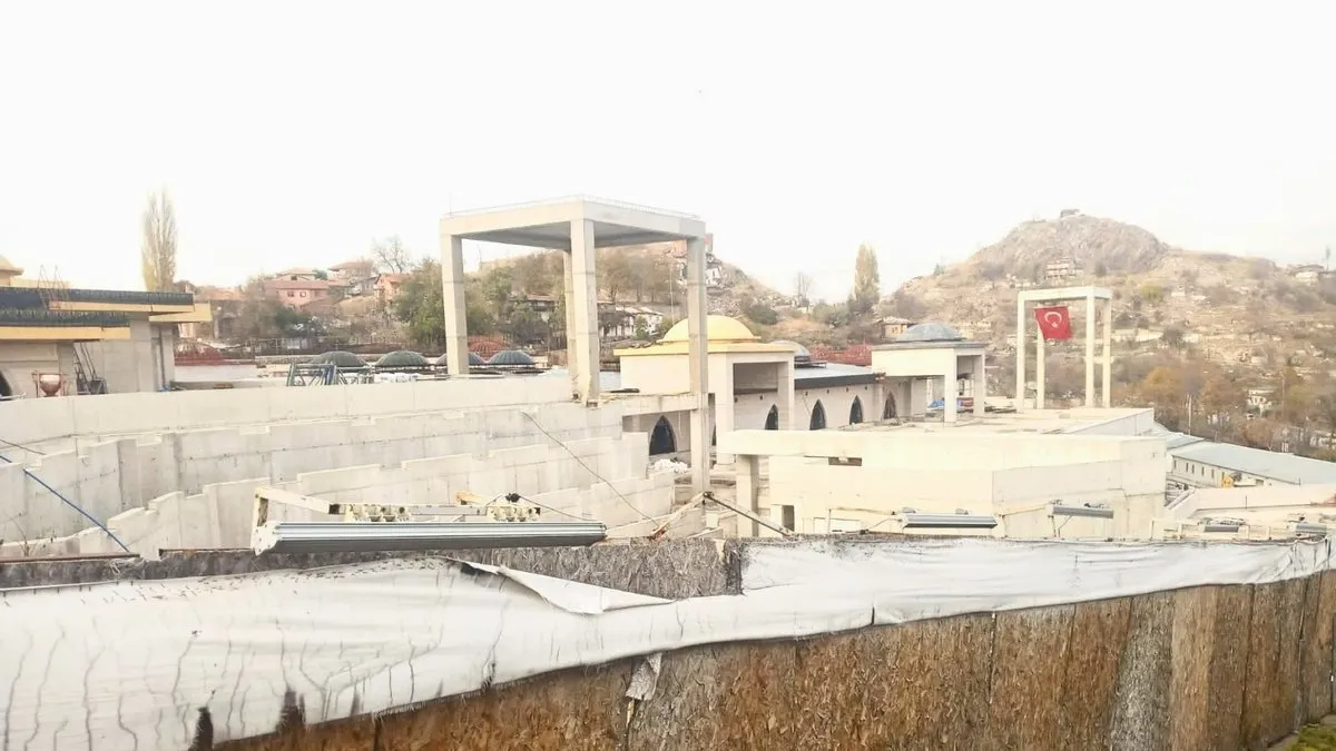 Ankara'da yavaş belediyecilik: Yüzde 80’i bitmiş duraklar 7 yıldır tamamlanamadı!