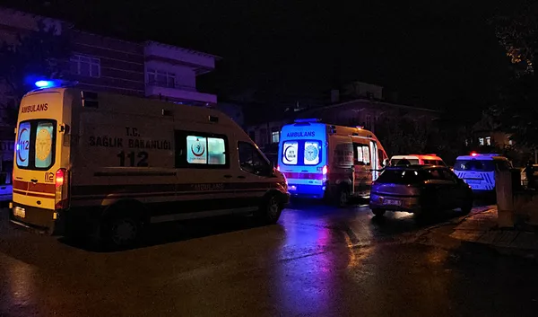 corumda-dehset-tartisma-bicakli-kavgaya-donustu-ayaklarindan-yaralayip-1779777291240.jpeg