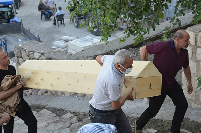 son-dakika-sabahcomtr-ozel-mardinde-bir-gunde-3-kadin-evinde-olu-bulundu-dikkat-ceken-darp-veya-kesici-alet-id-1755851589098.jpeg SON DAKİKA… Mardin’de bir günde 3 kadın evinde ölü bulundu: Dikkat çeken darp veya kesici alet iddiası!