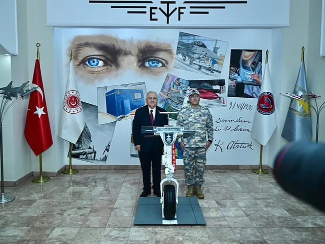 milli-savunma-bakani-guler-havacilik-savunma-sanayimiz-ulkemizin-yuz-aki-haline-gelmistir-1792860810827.jpeg Milli Savunma Bakanı Güler: “Havacılık savunma sanayimiz ülkemizin yüz akı haline gelmiştir”
