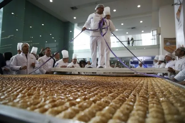 Dünyanın en büyük baklavası başkentte yapıldı