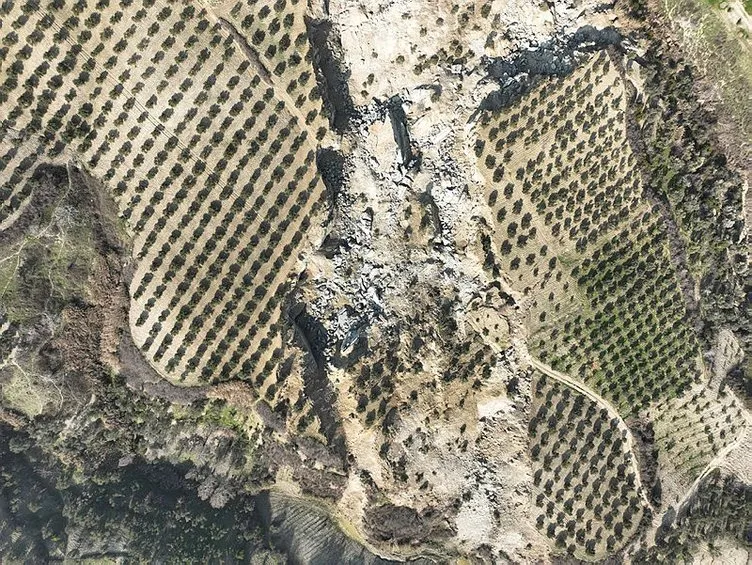 Depremde oluşan devasa yarık uzaydan görüntülendi: Hatay'da depremin boyutunu gözler önüne seren tablo...