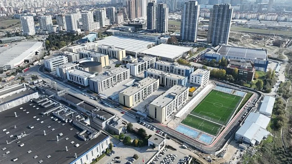 Esenyurt’ta inşa edilen Türkiye’nin en büyük lise kampüsü ocakta açılacak Esenyurt’ta inşa edilen Türkiye’nin en büyük lise kampüsü ocakta açılacak