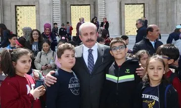 TBMM Başkanı Mustafa Şentop Meclis’i ziyaret eden çocuklarla buluştu