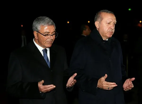 Cumhurbaşkanı Erdoğan Tunus'ta Şehitler Anıtına çelenk bıraktı