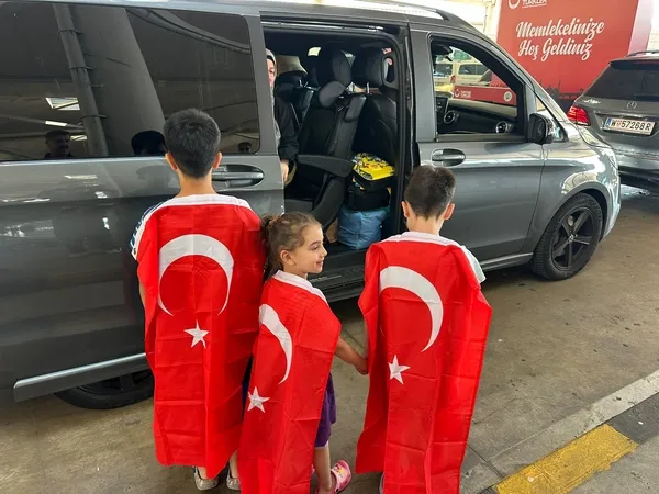 sila-yolu-hareketlendi-gurbetciler-vatan-hasretini-kapikulede-dindirdi-1783761104131.jpg