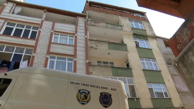 yer-istanbul-birlikte-yasadigi-kadinin-bogazini-kesti-1683618492791.jpg