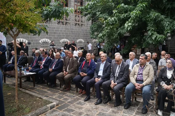 cahit-sitki-taranci-diyarbakir-kultur-yolu-festivalinde-anildi-1791969916375.jpg