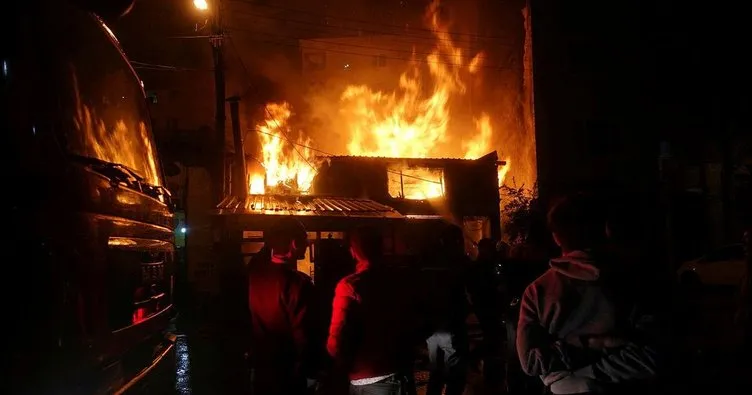 Bursa’da bir ev ve iki iş yeri yandı