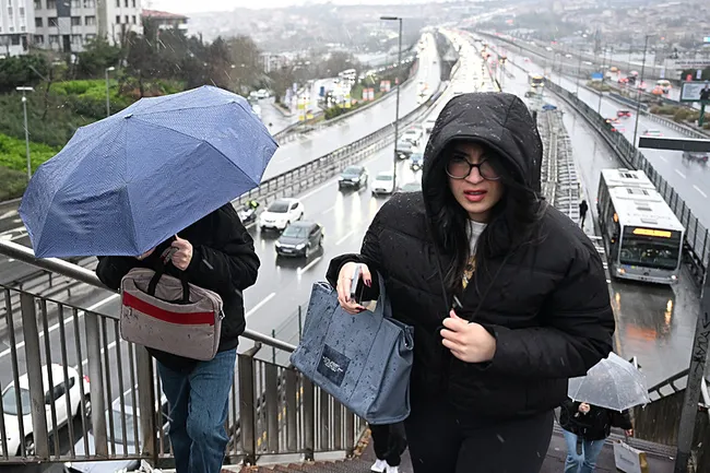 bayramda-hava-nasil-olacak-meteorolojiden-uyarilar-pes-pese-geldi-gunlerce-surecek-1743003223343.jpeg