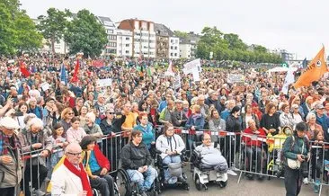 Dört bin kişiyle AfD protestosu