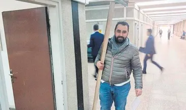 Avukat mahkemeye kalasla geldi