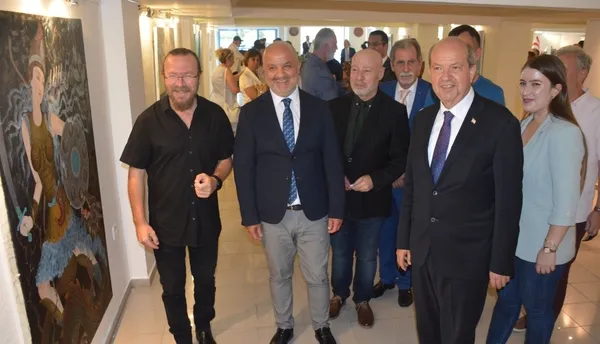 odullu-akademisyen-sanatcilarin-eserini-cumhurbaskani-tatar-acti-1687680580926.jpg