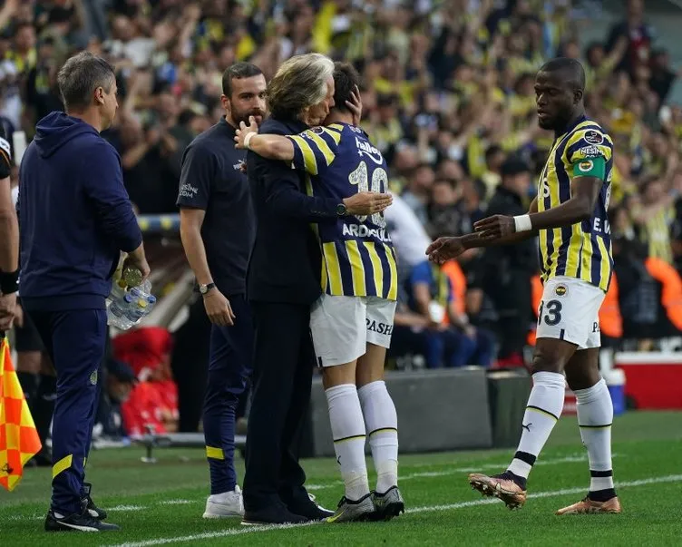 Son dakika haberi: Fenerbahçe’de yaprak dökümü başladı! Yıldız futbolcu bonservisiyle tarihe geçecek...