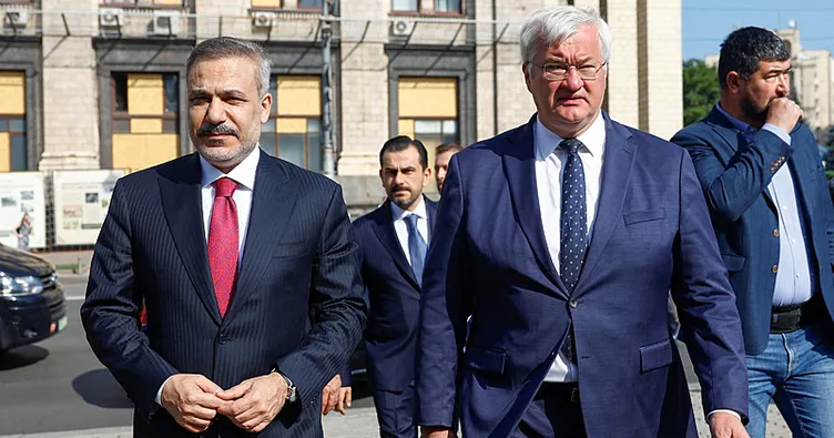 SON DAKİKA| Bakan Fidan ve Ukraynalı mevkidaşından müzakere mesajı: Zelenskiy ve Putin görüşmesi için İstanbul’u işaret etti