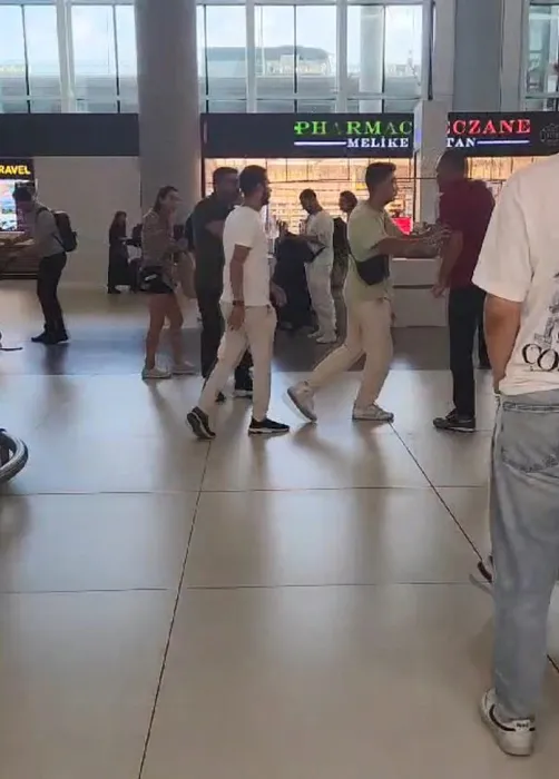 Havalimanında aldatıldığını öğrenen adam diye paylaşılmıştı: Gerçek sonradan ortaya çıktı!