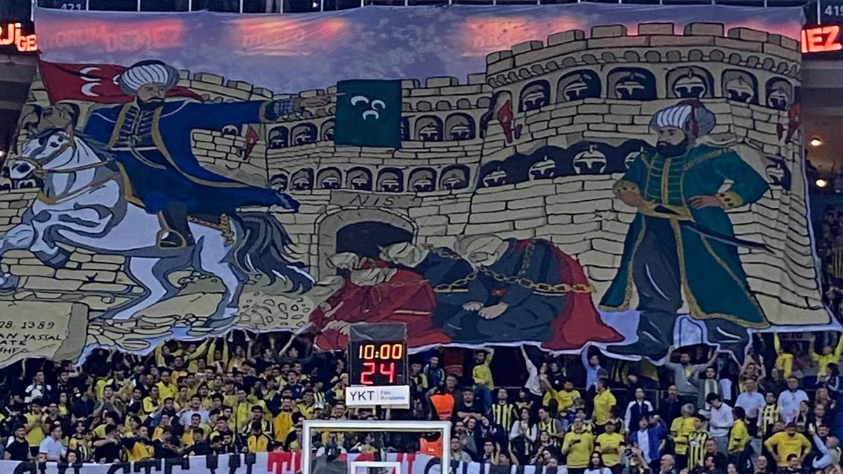 Fenerbahçe taraftarından Partizan’a cevap! ‘Hepiniz Türksünüz’ Fenerbahçe taraftarından Partizan’a cevap! ‘Hepiniz Türksünüz’