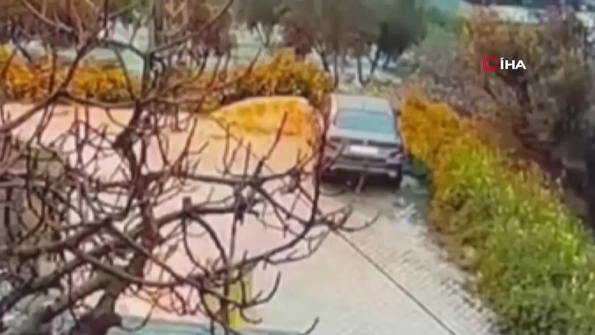 Hatay’da otomobili benzin döküp yakan, araç sahibinin yeğeni çıktı | Video videosunu izle Hatay’da otomobili benzin döküp yakan, araç sahibinin yeğeni çıktı | Video videosunu izle