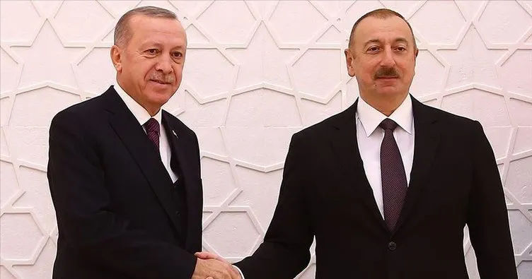 Aliyev çiftinden bayram tebriği