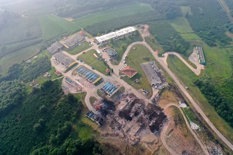 Son dakika! Sakarya'daki fabrika görüntüleri patlamanın şiddetini ortaya çıkardı!