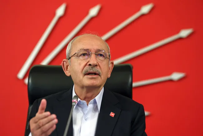 chpde-simdi-de-delege-borsasi-skandali-ilk-tepki-kartal-belediyesinden-geldi-ise-alinan-25-kisi-1695984450793.jpg