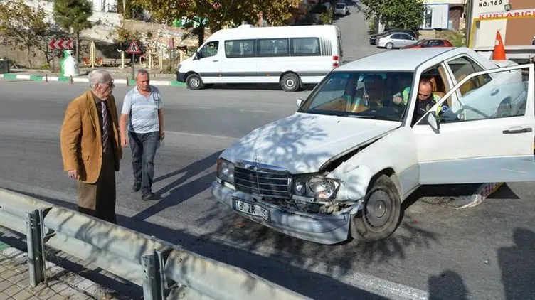 Eşref Kolçak otomobiliyle kaza yaptı
