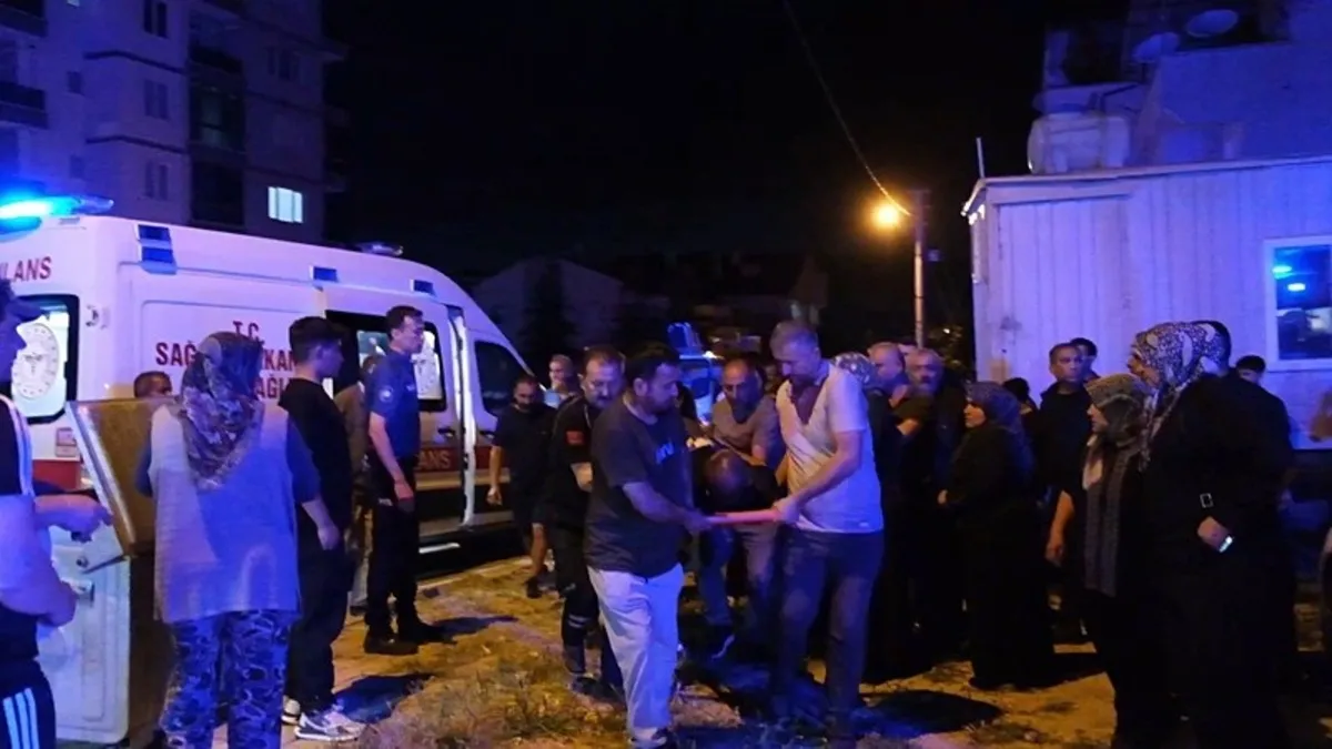 Mutfakta yaşanan patlama sonrası yangın: 3 yaralı Mutfakta yaşanan patlama sonrası yangın: 3 yaralı