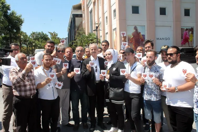 İstanbul’daki Suriyeliler kart dağıttı