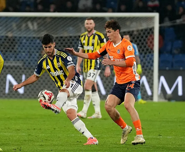 canli-fenerbahce-basaksehiri-konuk-ediyor-sari-lacivertlilerin-ilk-11i-belli-oldu-1777732820623.jpg