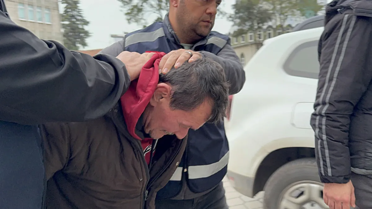 Samsun’da üvey baba dehşeti: 41 yaşındaki adamı bıçakla katletti! Samsun’da üvey baba dehşeti: 41 yaşındaki adamı bıçakla katletti!