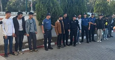 Edirne’de kamyonet kasasında 15 düzensiz göçmen yakalandı #edirne