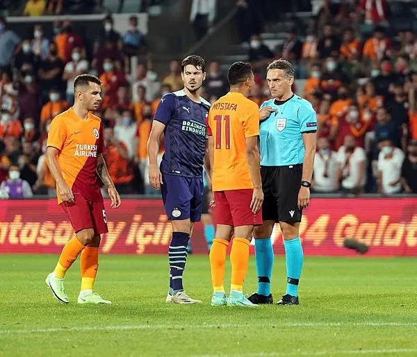 Son dakika: PSV bozgunu sonrası Fatih Terim’e eleştiri! ’Hocanın yol haritası olmalı Felipe Melo ve Sneijder...’