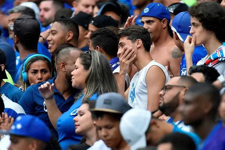 Cruzeiro tarihinde ilk defa küme düştü, taraftarlar ortalığı savaş alanına çevirdi!