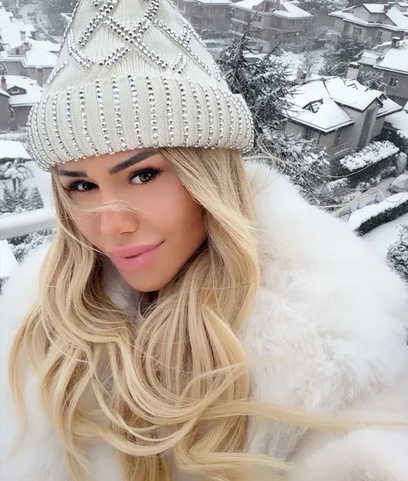 Ünlü türkücü Ceylan’ın sahne öncesi performansı olay oldu! Kuliste böyle dans etti...