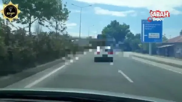 Polisten kaçıp uyuşturucuyu aracın içine saçtı | Video