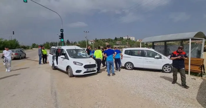 Kırıkkale’de iki hafif ticari araç kavşakta çarpıştı: Kazada 6 kişi yaralandı