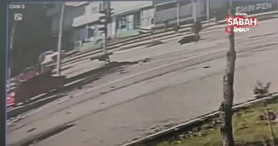 Motosiklete çarpmamak için manevra yaptı, kontrolden çıkan araç böyle takla attı | Video